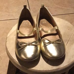 Little girls gold flat shoes